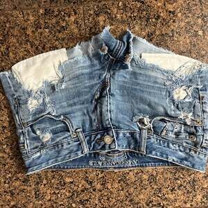 American Eagle Outfitters Distressed Raw Hem Denim Jean Shorts size 8.